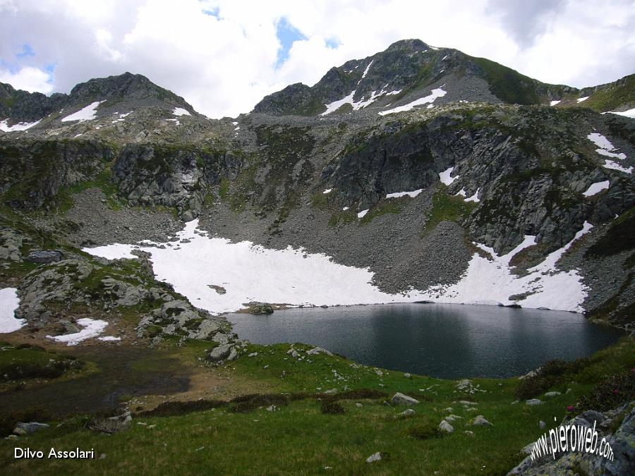 27 Il Monte Cadelle, il Passo di Porcile e il Monte Valegino partendo da sinistra.JPG